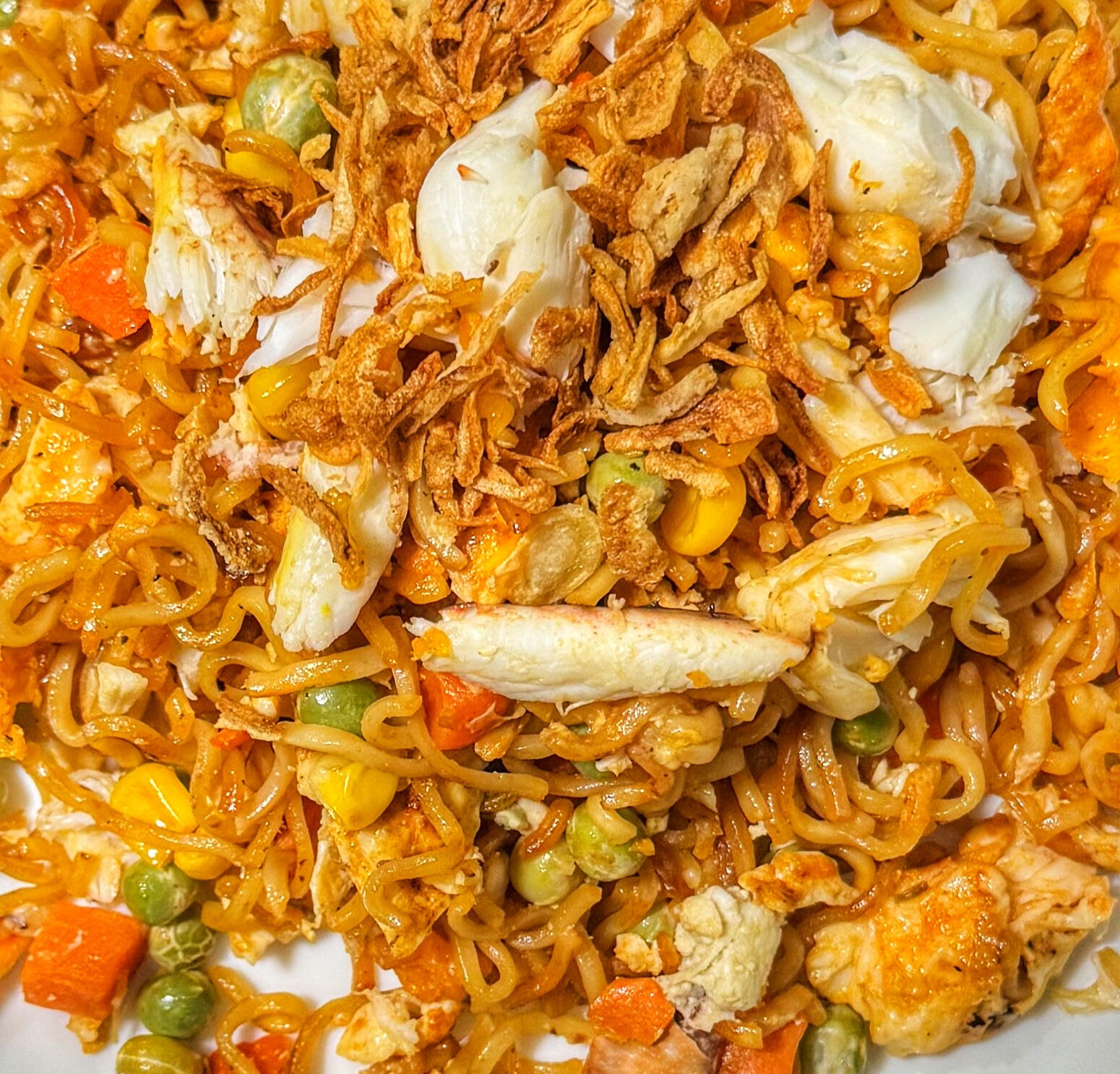 Kanda dried garlic on thai noodles